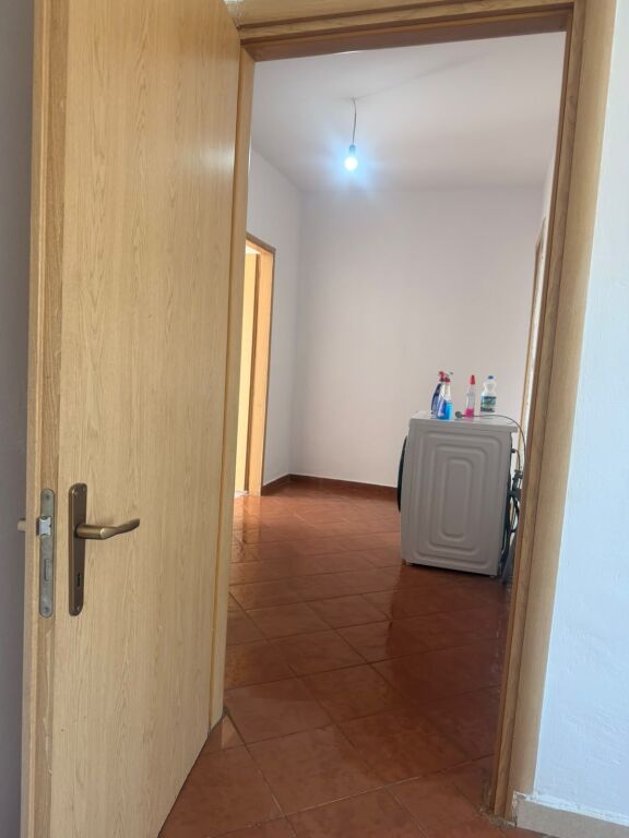 APARTAMENT ME QIRA 1+1 - SHKOLLA BARAM CURRI, PRANE MJEKSISE , TIRANE