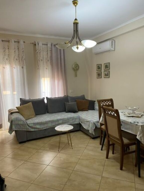 Affittasi appartamento 1+1 vicino all'Ospedale Qsut, vicino a Pediatria, Xhamlliku, Oxhaku, Kinostudio, Porcelan, Via Bardhyl, Via e Dibres.
