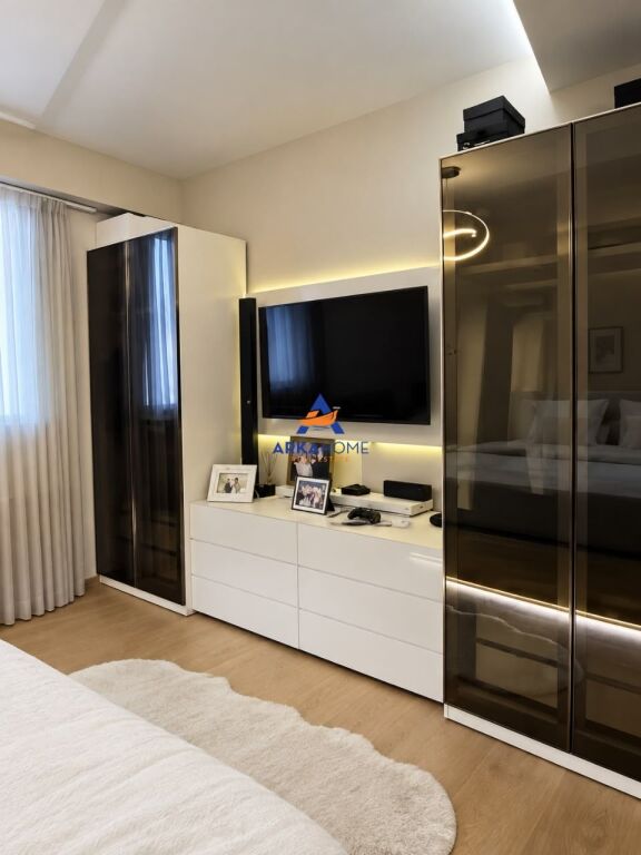 SHITET APARTAMENT 2+1 "RRETHI I KOMUNES SE PARISIT" 33.000.000 LEKE