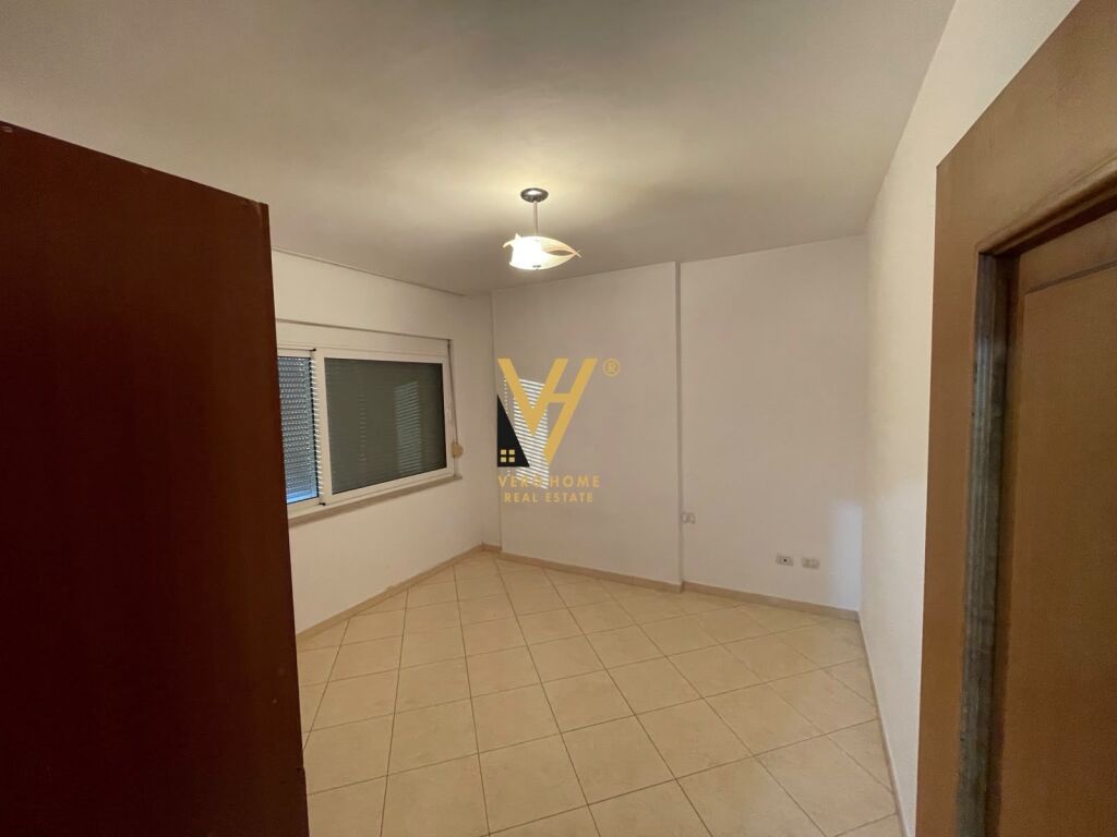 VENDESI APPARTAMENTO 2+1+2+BLK A PAZARI I RI 235.000 EURO