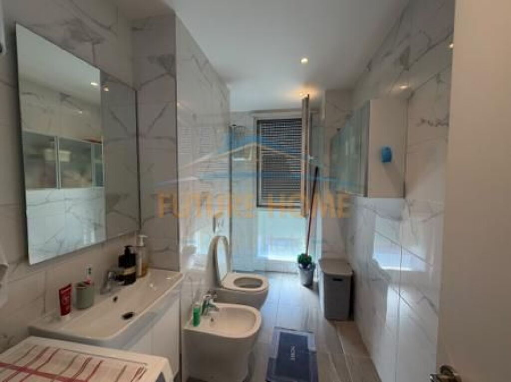 Shitet, Apartament 2+1+ Post Parkimi, Fiori di Bosko, Tiranë