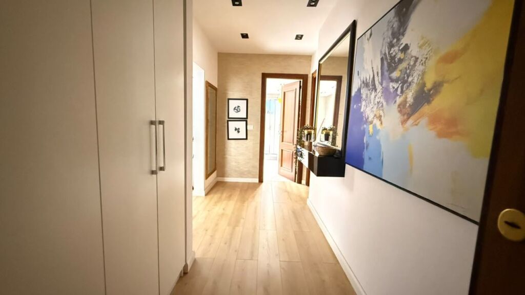Appartamento 1+1 in vendita a Komuna e Parisit