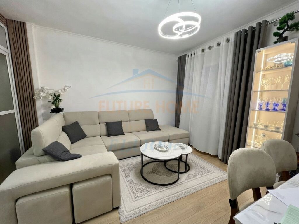 Shitet, Apartament 1+1 (I Konvertuar ne 2+1), Kinostudio, Tiranë