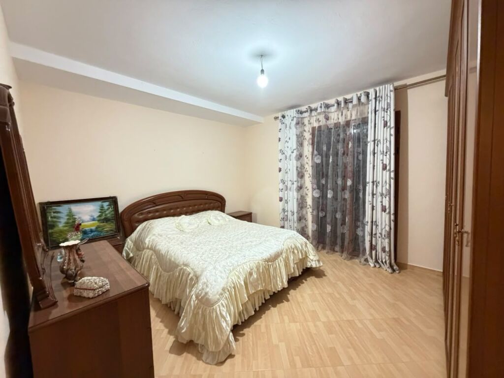 Apartament 2+1  Me Qira prane Spitalit Amerikan 1
