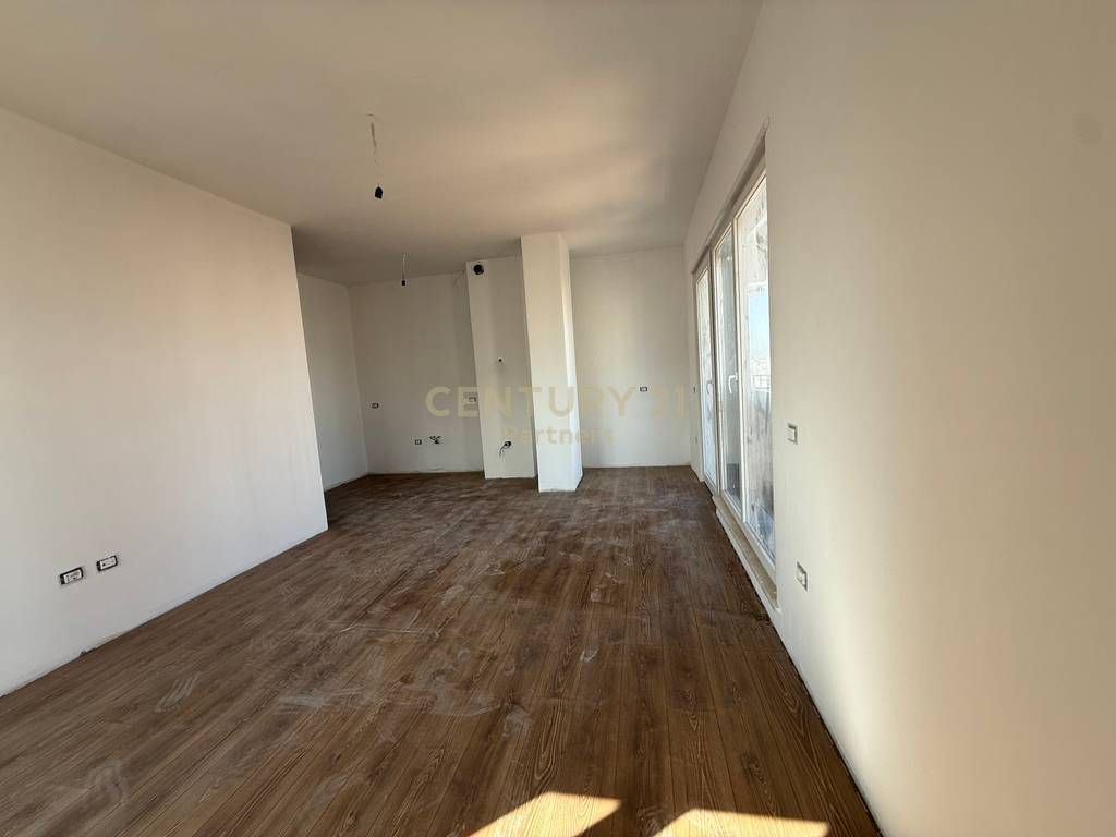 Shesim Apartament 2+1+2 Rruga e Kavajes! 285,000 € Sip. Totale  98m2