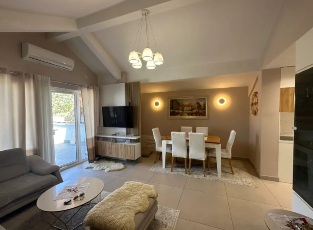 JEPET ME QIRA APARTAMENT 2+1 ME VERANDË | XHAMLLIK