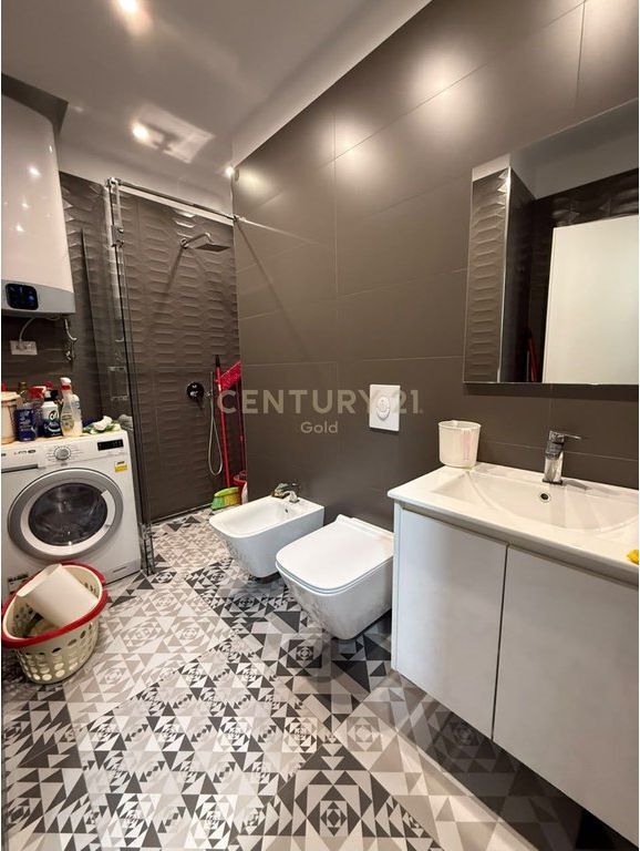 AFFITTASI APPARTAMENTO 2+1+2+VERANDA AL GIARDINO BOTANICO|ZOOLOGICO 700 € /Mese 65.000 Lek /Mese