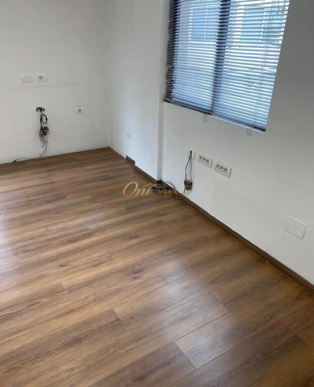 MYSLYM SHYRI AMBIENTE UFFICIO IN AFFITTO