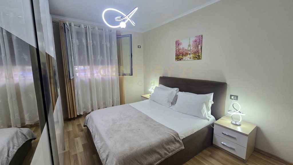 Jepet me qera Apartament te Myslym Shyri 600 € /Muaj 60,000 Lekë /Muaj