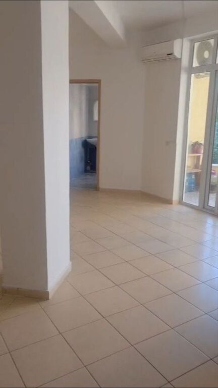 APPARTAMENTO 2+1 30.000 LEKE MERCATO ELETTRICO