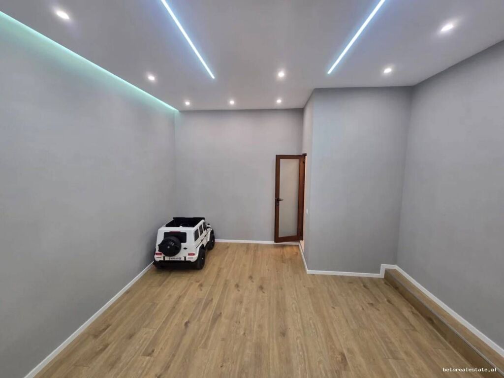Shop For Rent At Pediatrics (ID BD21951) Tirane