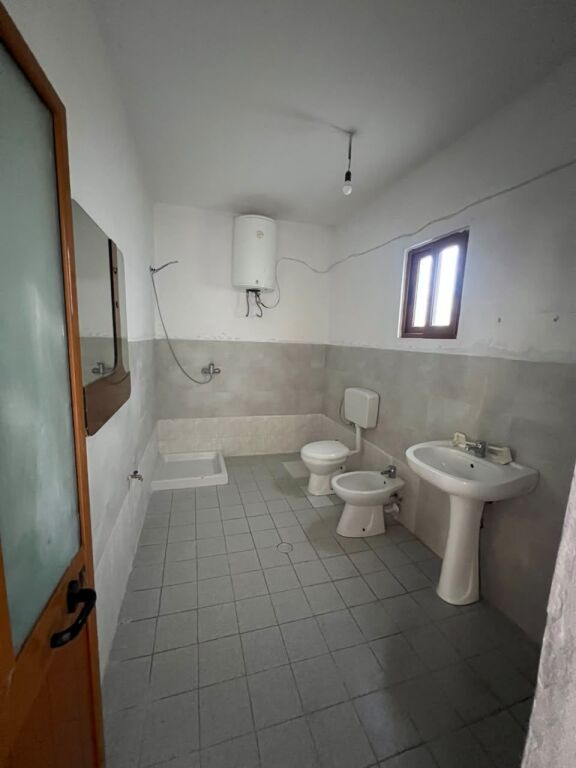 SHTËPI 2+1 ME QIRA – UJËSJELLËSI, DURRËS