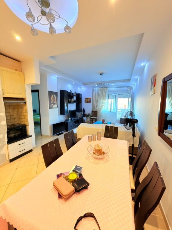 JEPET ME QERA APARTAMENT 2+1 MUZEU I DESHMOREVE, DURRES