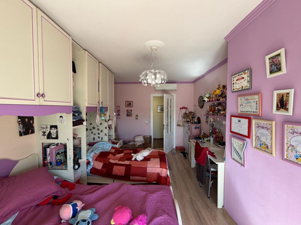 Shitet apartament te rruga e Portit me pamje deti  ,Durres