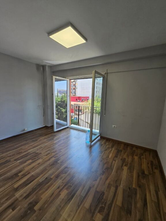 Affitto | Ambjent Biznesi | 21 Dhjetori | 1300 €/mese