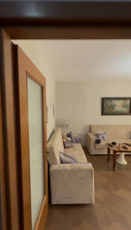Jepet me qira apartament 1+1 me ballkon Frosina Plaku