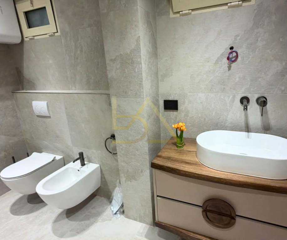 SHITET APARTAMENT 2+1 – RRUGA E PORTIT, DURRËS