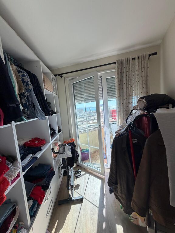 Shitet apartament te rruga e Portit me pamje deti  ,Durres