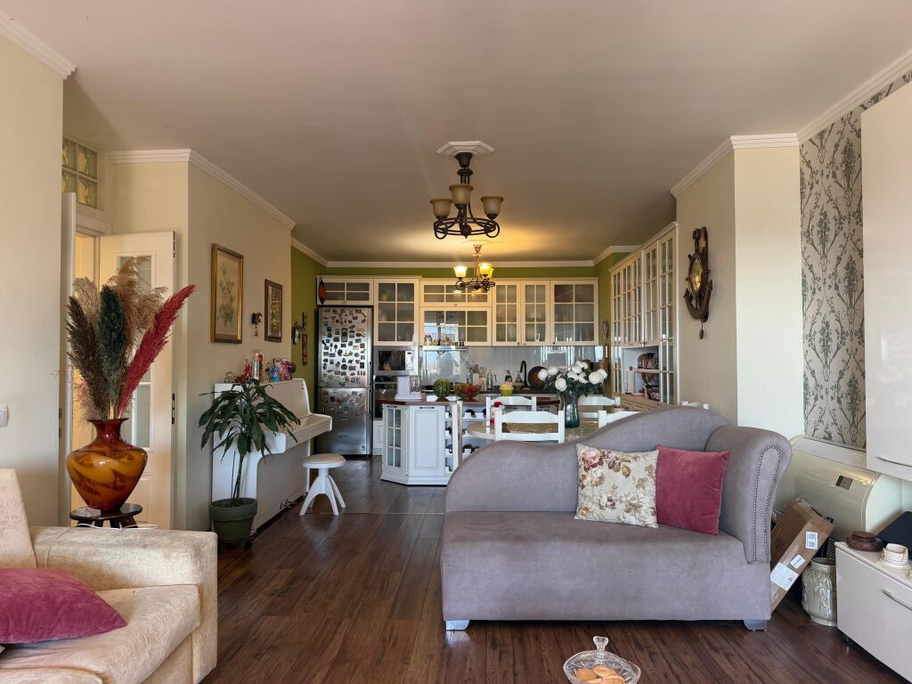 Shitet apartament te rruga e Portit me pamje deti  ,Durres