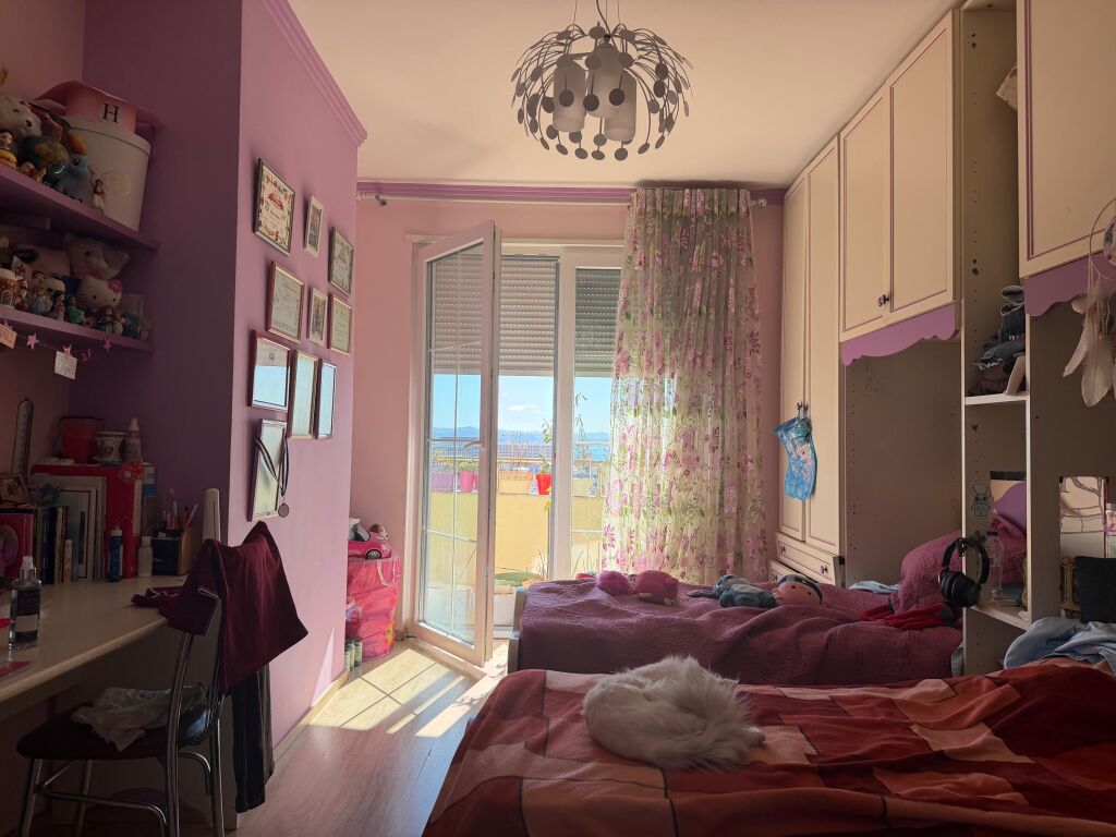 Shitet apartament te rruga e Portit me pamje deti  ,Durres