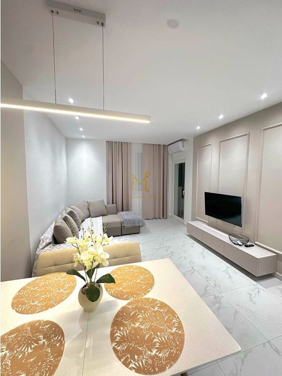 Jepet me qira apartament 1+1 në Golem Qendër.