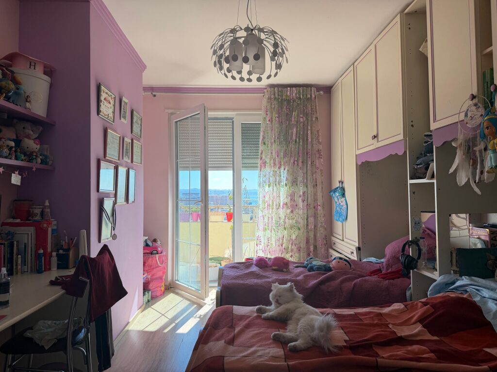 Shitet apartament te rruga e Portit me pamje deti  ,Durres