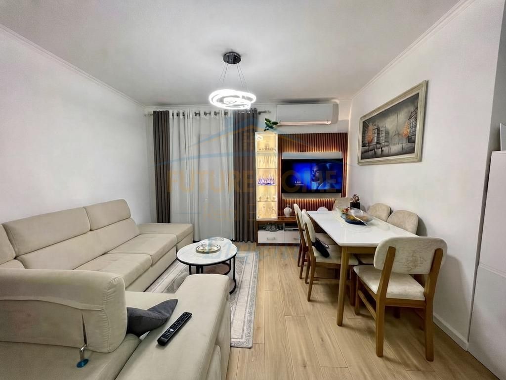 Shitet, Apartament 1+1 (I Konvertuar ne 2+1), Kinostudio, Tiranë