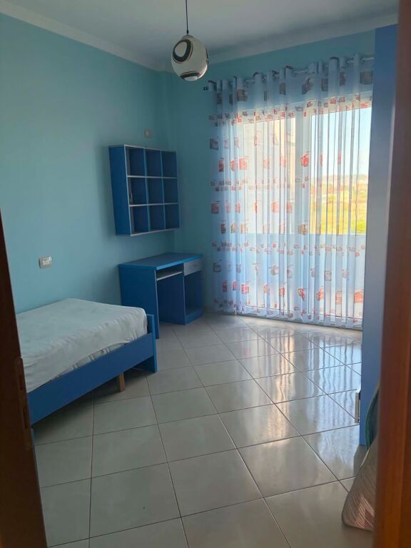 Jepet me qera 2+1 te Xhamia ne Durres