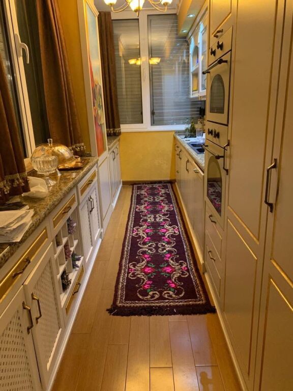 SHITET APARTAMENT LUKSOZ 2+1+2 – PRANË TV KLAN