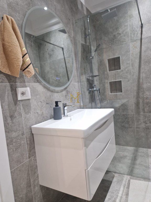 Jepet me qira apartament 1+1 në Golem Qendër.