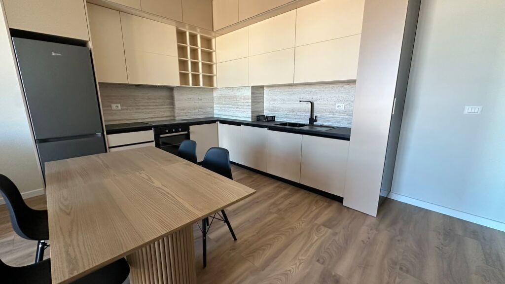 Apartament 2+1 per qira tek Siri Kodra