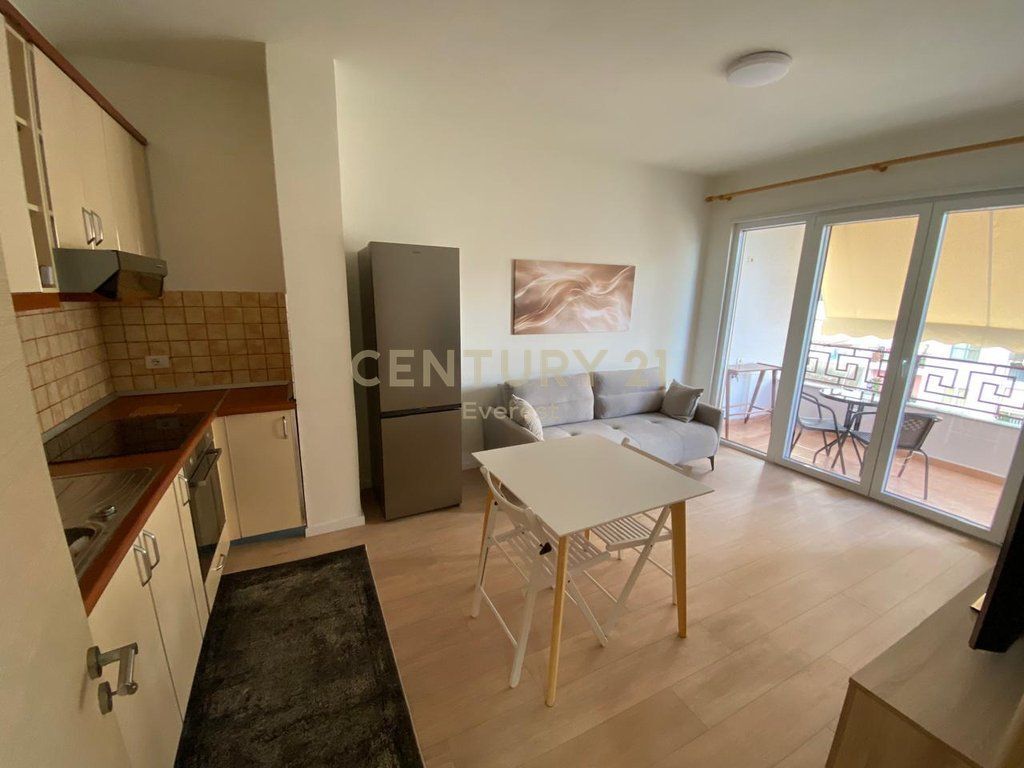 RRUGA 5 MAJI, APARTAMENT 1+1 PER QIRA 550 € /Muaj 50,000 Lekë /Muaj