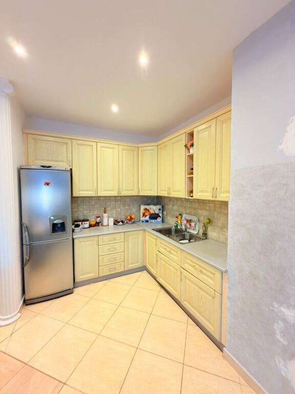JEPET ME QERA APARTAMENT 2+1 MUZEU I DESHMOREVE, DURRES