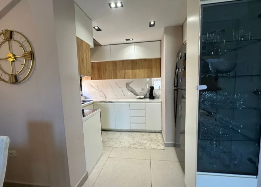 JEPET ME QIRA APARTAMENT 2+1 ME VERANDË | XHAMLLIK