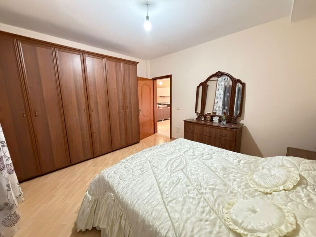 Apartament 2+1  Me Qira prane Spitalit Amerikan 1