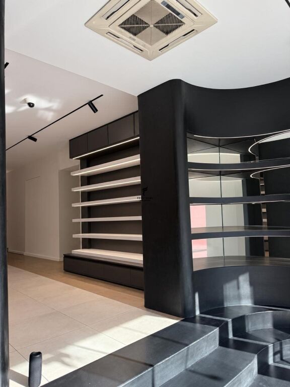 SHOP FOR RENT 130 M2 VASIL SHANTO 300,000 LEKE FH-94614