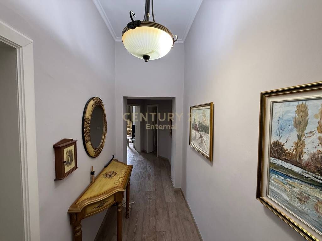 Apartament 2+1 me qira te Ish Blloku, Pallatet Agimi - 800€ | 91 m²