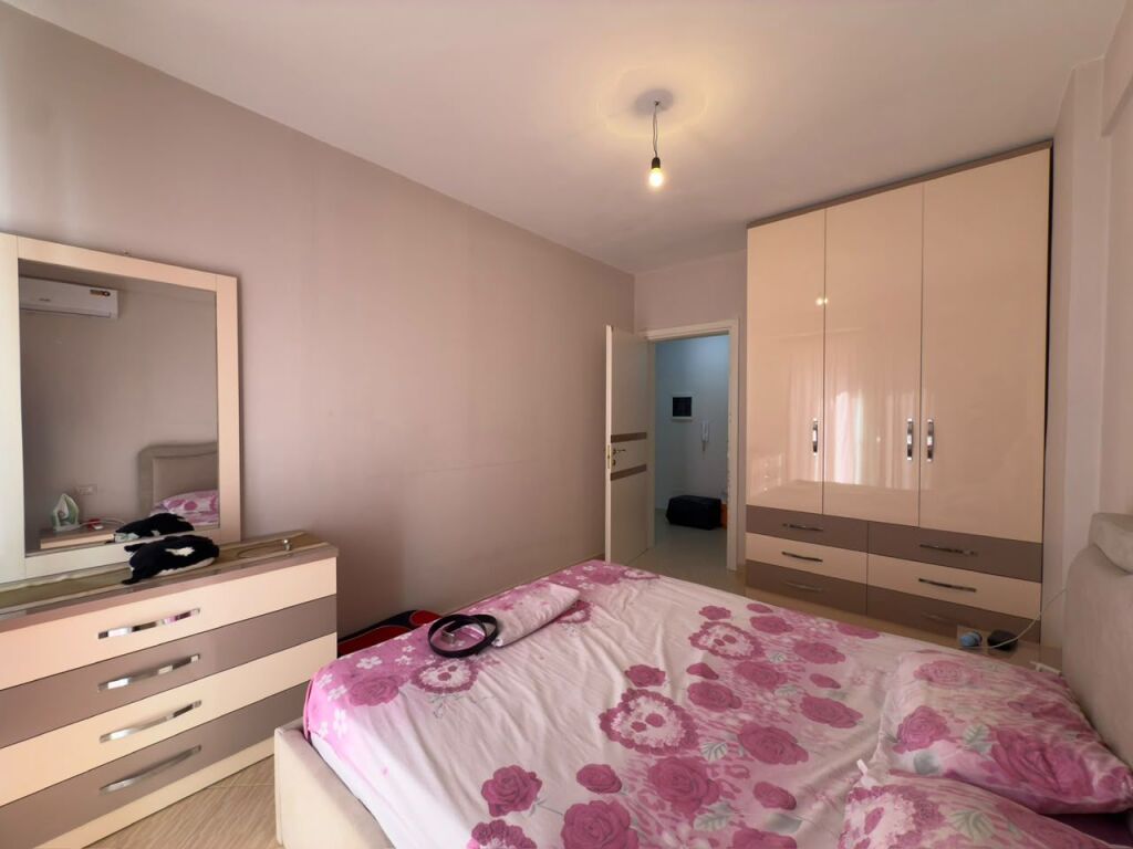 APARTAMENT 2+1 ME QERA AFATGJATE – ISH KOMBINATI, VLORË.