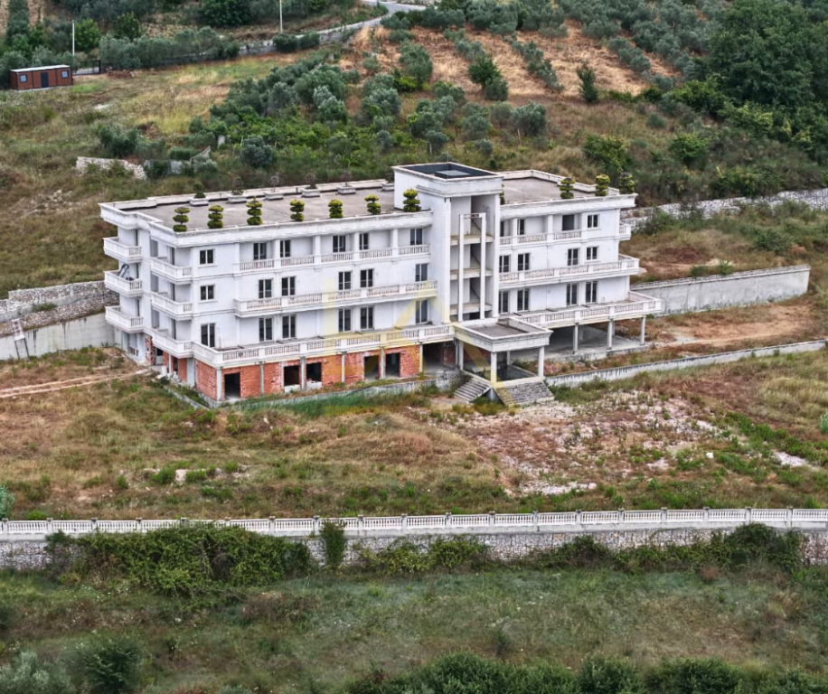 VENDITA AMBIENTE COMMERCIALE – MAMINAS, DURRËS