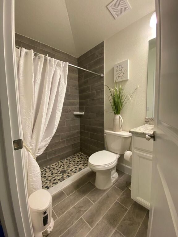 Vasil Shanto, jepet me qera apartament 1+1.