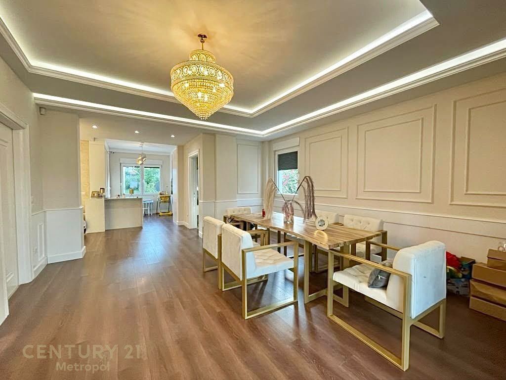 SUPER VILLA 4 PIANI E 500 M2 DI CORTILE VICINO A TEG, IN AFFITTO!