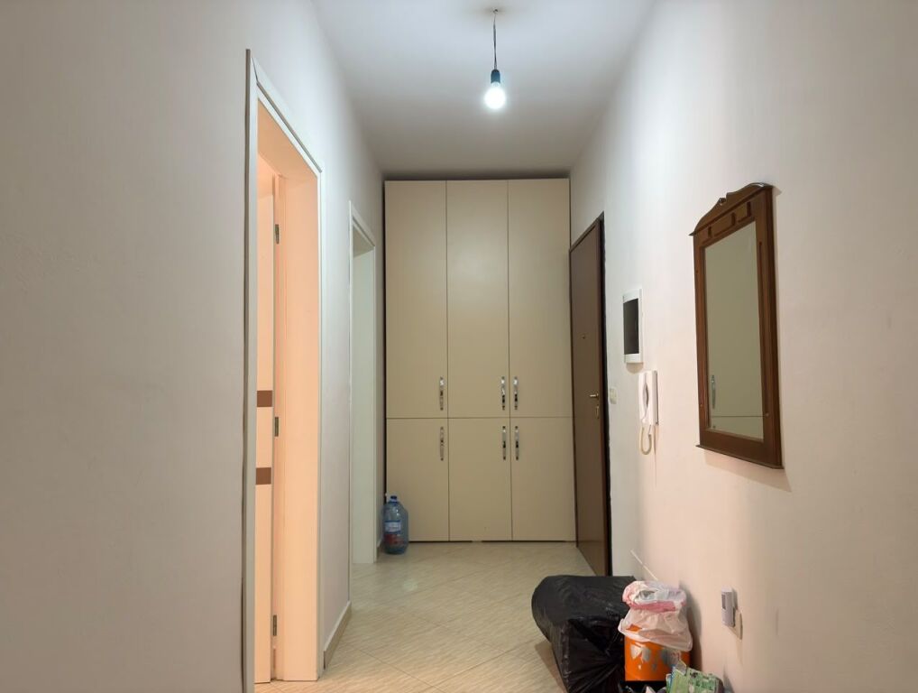 APARTAMENT 2+1 ME QERA AFATGJATE – ISH KOMBINATI, VLORË.