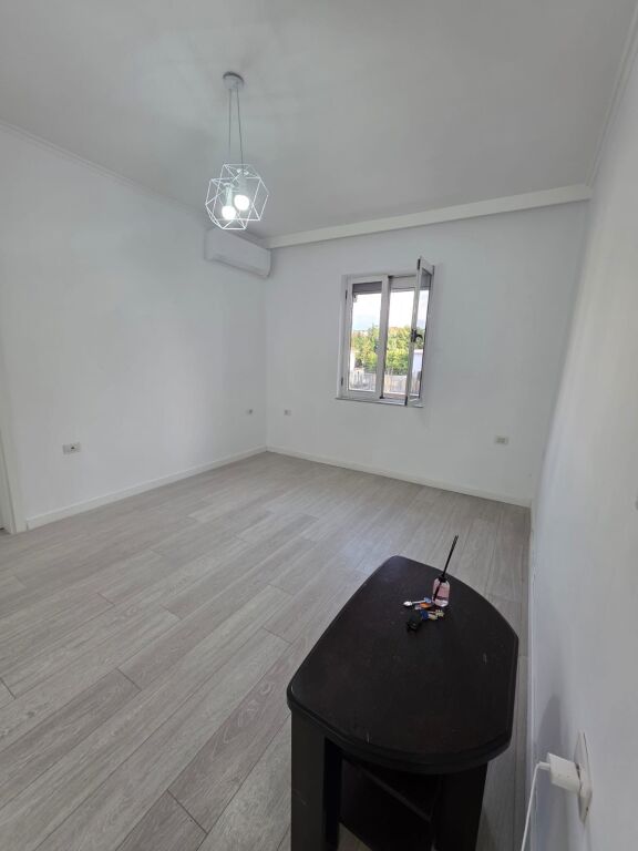 UFFICIO IN AFFITTO – VIA KAVAJËS