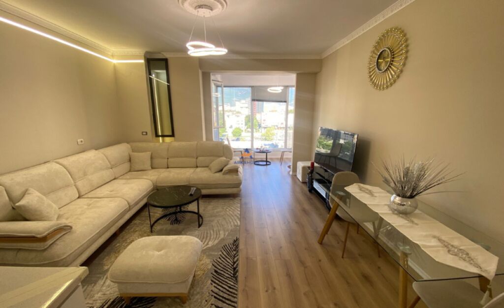 JEPET ME QERA APARTAMENT 1+1+BALLKON "KOMPLKESI URSLUGA,ISH STACIONI I TRENIT" 650 EURO