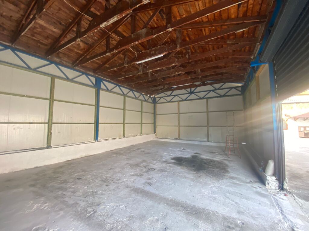 Warehouse for rent in Vaqarr by the main road !