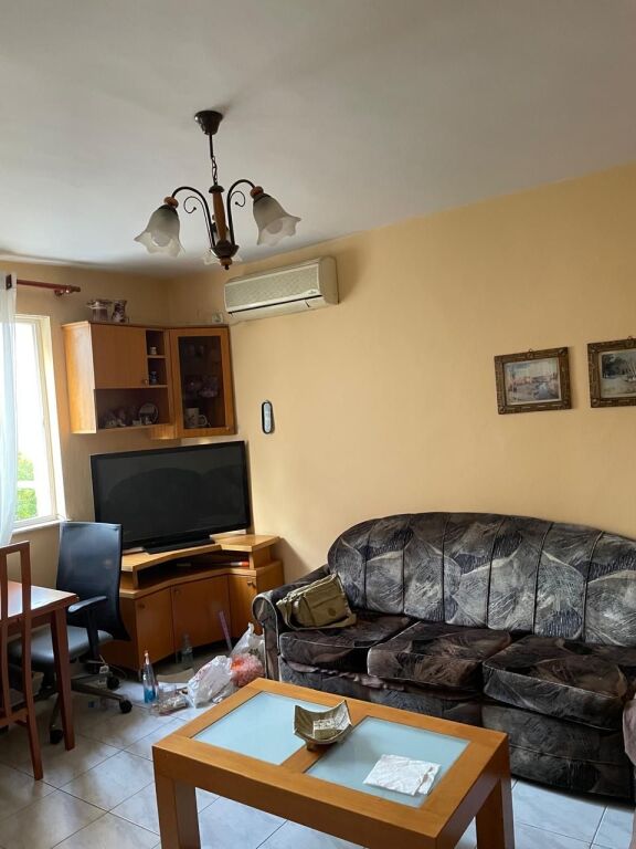 Apartament 2+1 per qera Rruga e elbasanit !