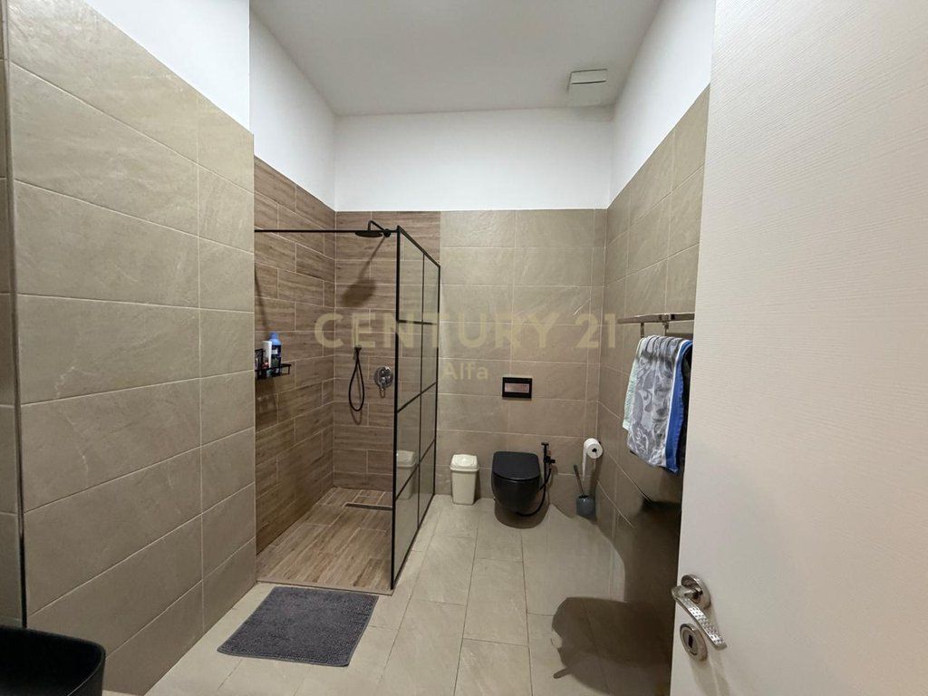 Shitet apartament 2+1 te Liqeni i Thatë, Rruga Peti (jo në zonën e sipërme malore) 220,000 €