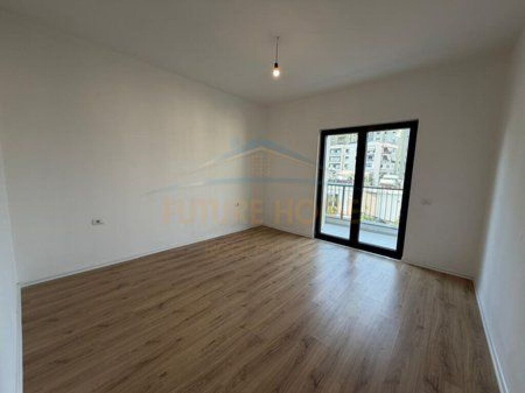 For sale, Apartment 2+1+2+Veranda, Barrikadave Street, Tirana.