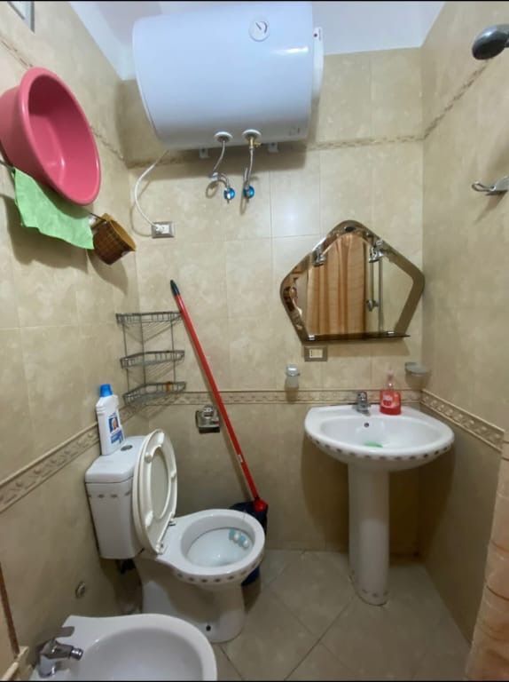 **JEPET ME QIRA – 1\+1 TEK PALLATET AGIMI**