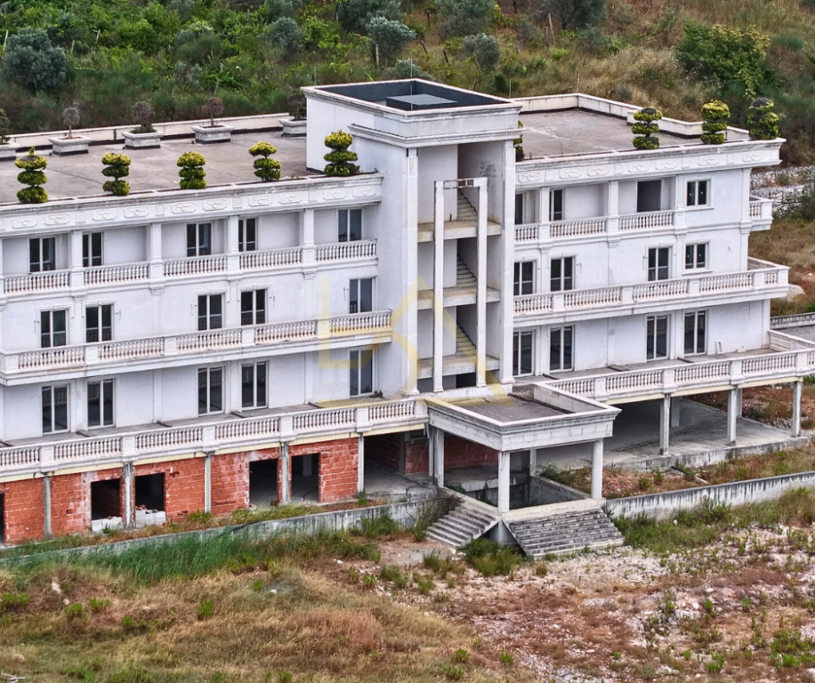 VENDITA AMBIENTE COMMERCIALE – MAMINAS, DURRËS